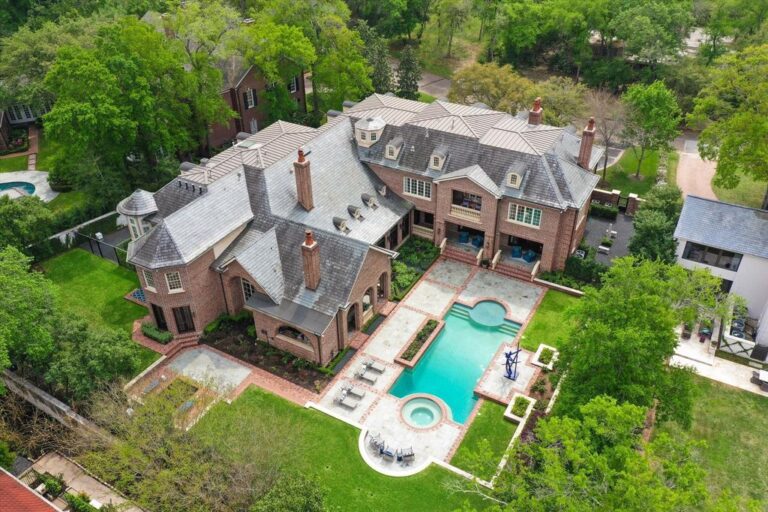 Farnham Park Oasis: A Luxurious Retreat in Piney Point Listed at $6,950,000