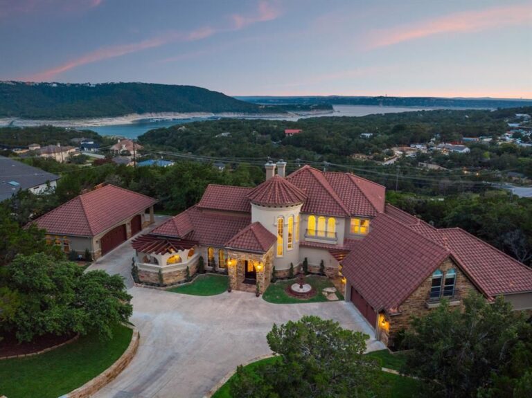 Luxurious Texas Hill Country Retreat: Spectacular Lake Travis Views Await in this $3.4 Million Estate