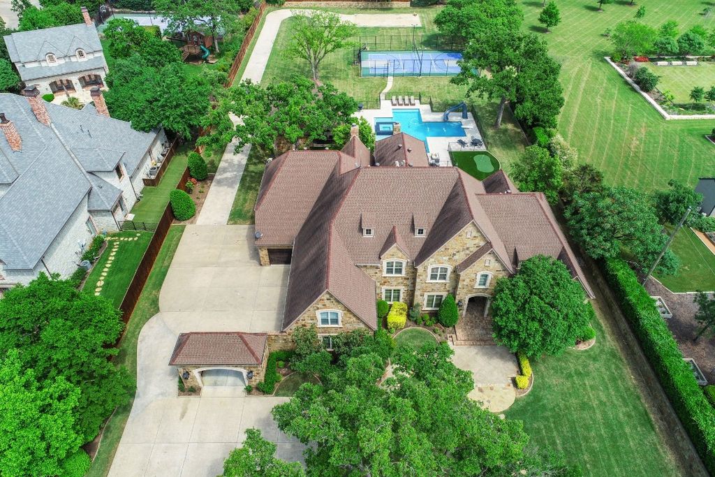 Montclair drive manor refined luxury living in colleyville offered at 4599000 35