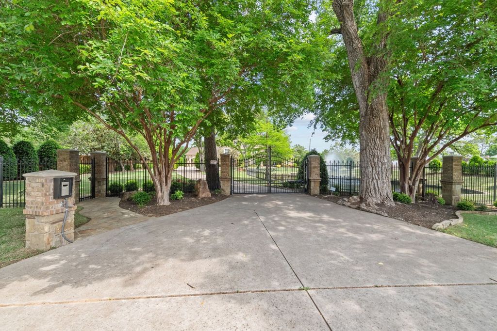 Montclair drive manor refined luxury living in colleyville offered at 4599000 37