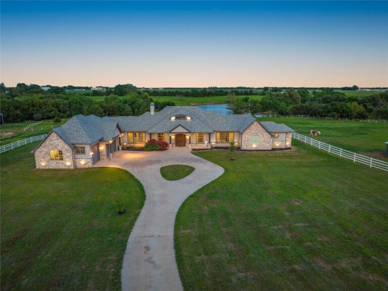 Retela Ranch: A Stunning Modern One-Story Home in Whitesboro, Priced at $2.95 Million