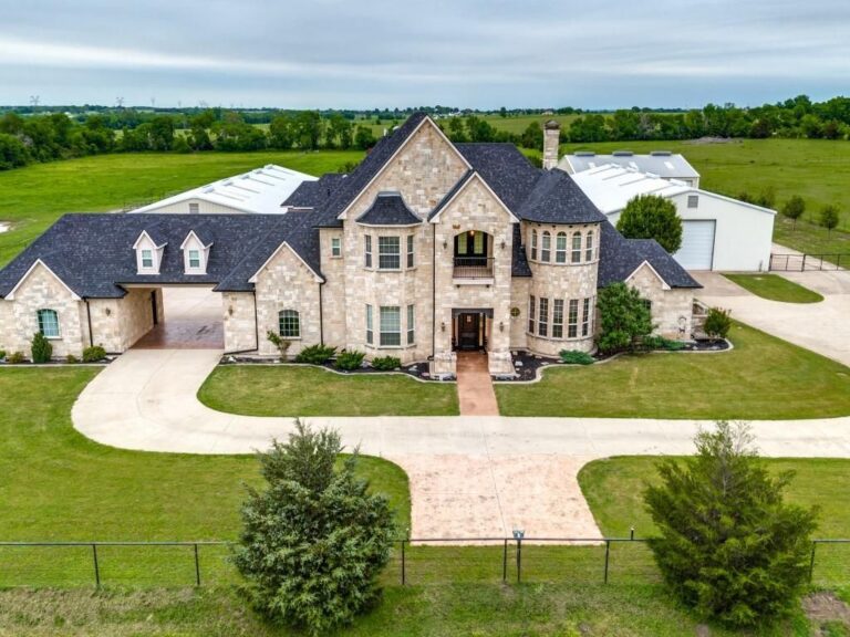 Tranquil Opulence: A Luxurious Estate on 15 Acres in Collin County for $2,975,000