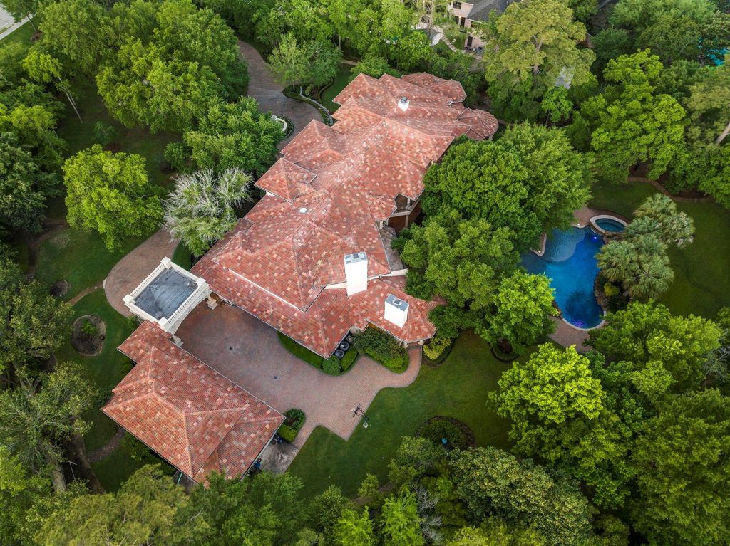 Tranquil opulence grand estate on 2 acres in hunters creek village listed at 7499000 6
