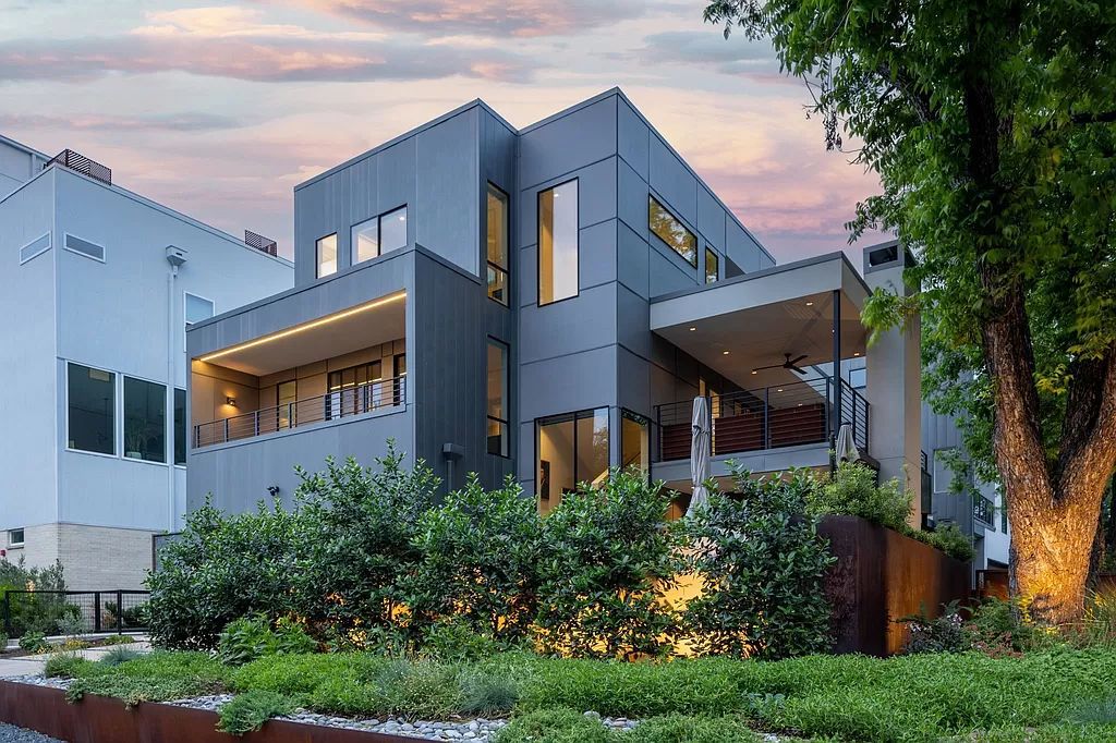 Modern Oasis in Dallas! Award-Winning Design with Pool, Sonos & Entertainer’s Dream listed at $1,500,000