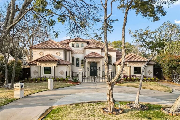 Grand Estate in Dallas! Soaring Ceilings, Pool, Theater, & Master Retreat listed at $2,850,000