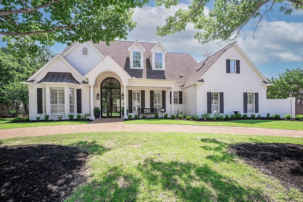 Renovated Gem in Colleyville! Open Kitchen, Pool & Guest Suite listed at $1,475,000