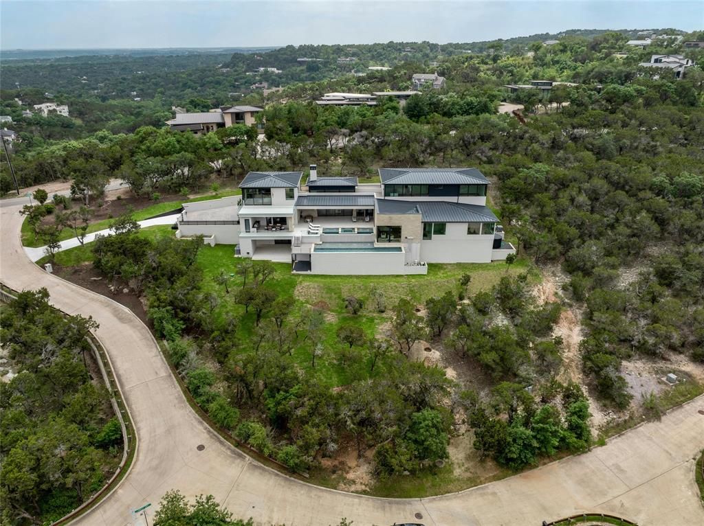 Hill country haven luxe living by windsor custom homes and rd architecture listed at 11 31