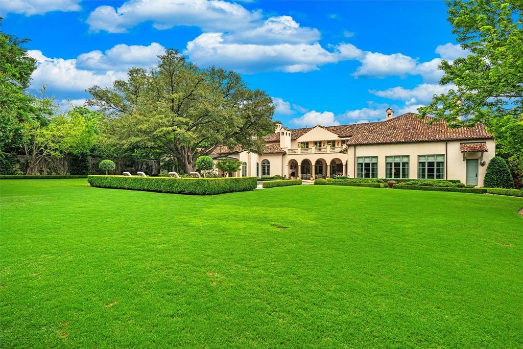 Luxurious gated italian estate on 1. 179 acres by harold leidner listed for 10. 5 million 30