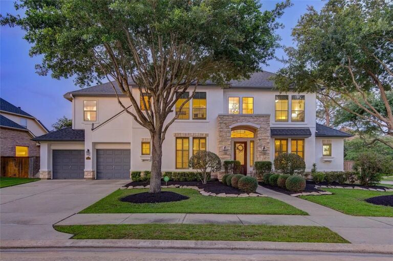 Katy Oasis! Pool, Updated Kitchen & Prestigious Schools asks for $785,000