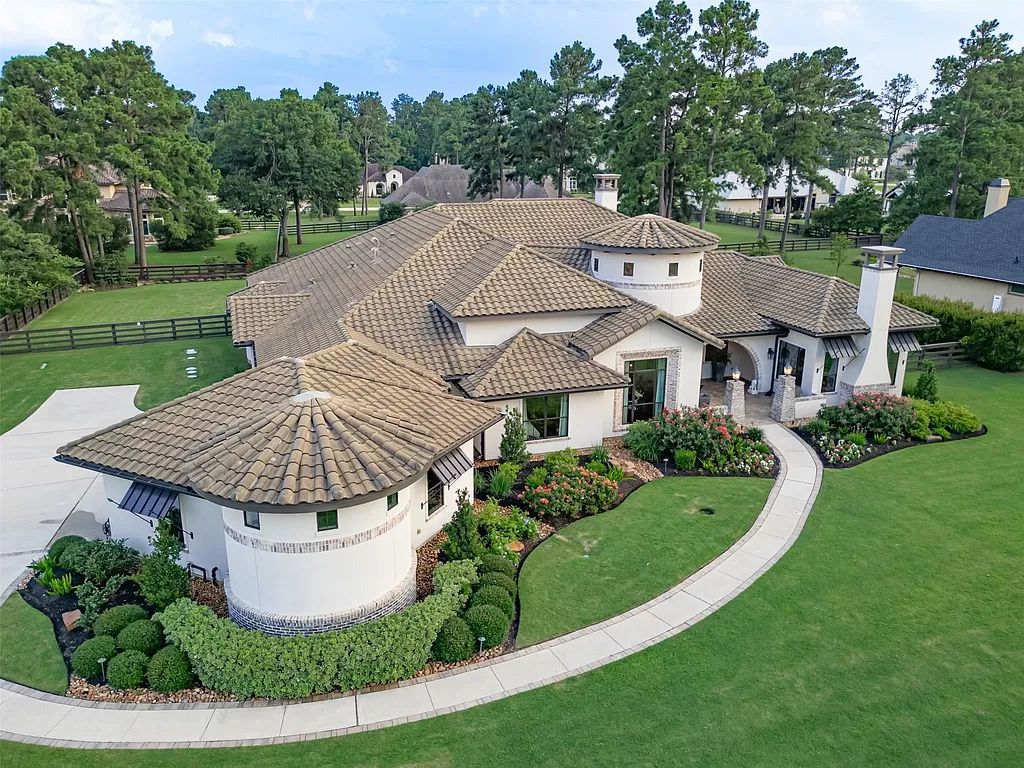 Southern Oasis in Tomball! 1-Story Luxury with Pool, Game Rm, Wine Grotto & More asks for $2,479,000