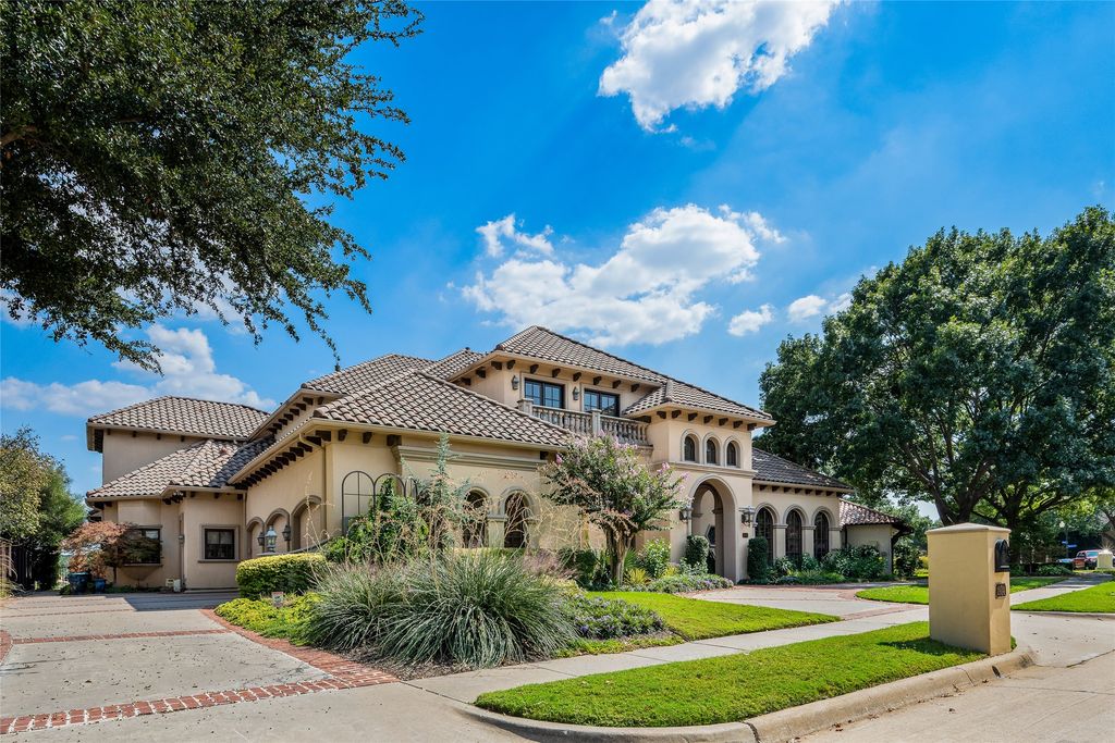 Exquisite custom home with panoramic golf course views and luxurious amenities asks 3294000 2