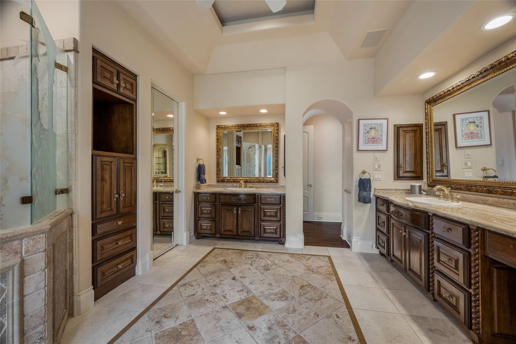 Exquisite custom home with panoramic golf course views and luxurious amenities asks 3294000 27