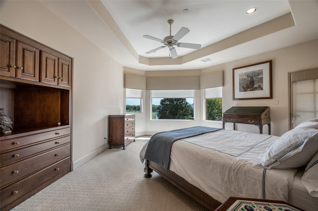 Exquisite custom home with panoramic golf course views and luxurious amenities asks 3294000 34