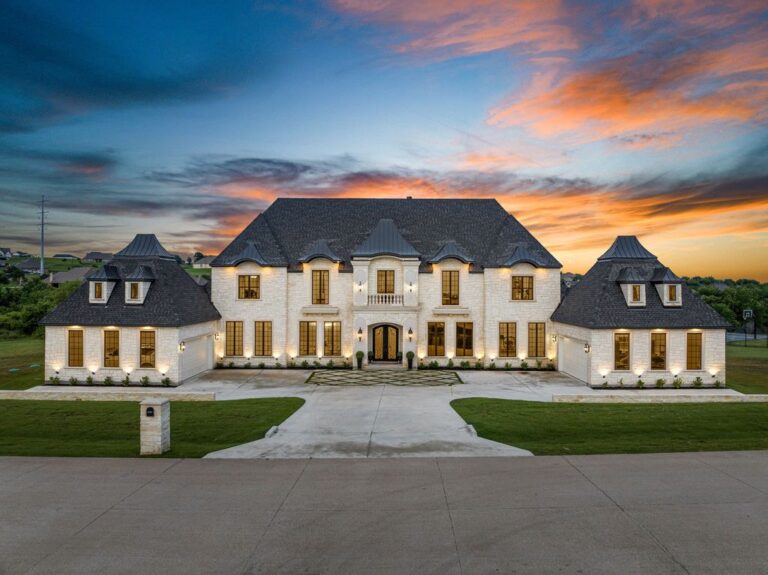 Magnificent Estate Offering Unrivaled Comfort and Elegance, Priced at $2,795 Million
