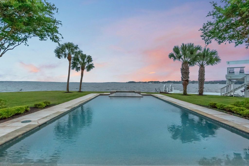 Captivating lake conroe estate one acre property with panoramic views asking 2499000 2