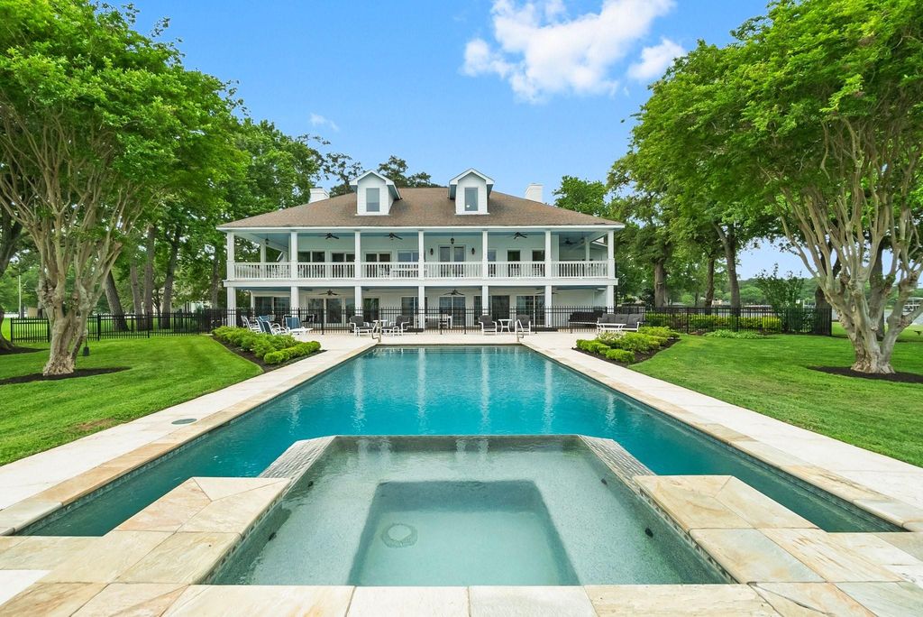 Captivating lake conroe estate one acre property with panoramic views asking 2499000 44