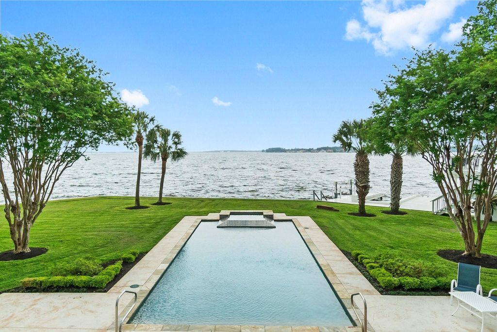 Captivating lake conroe estate one acre property with panoramic views asking 2499000 45