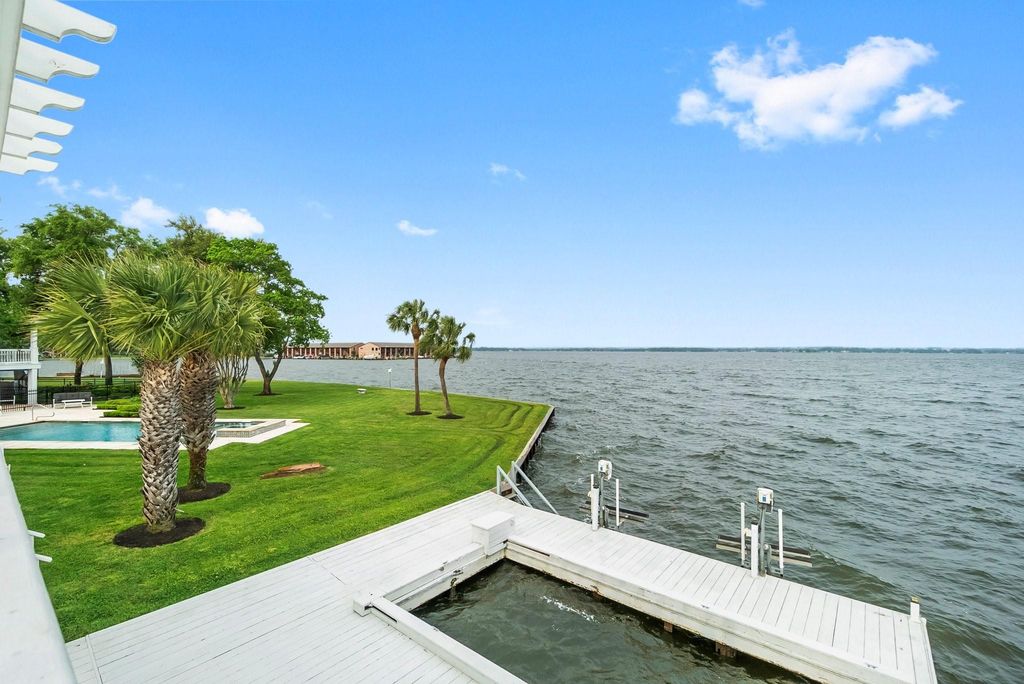 Captivating lake conroe estate one acre property with panoramic views asking 2499000 48