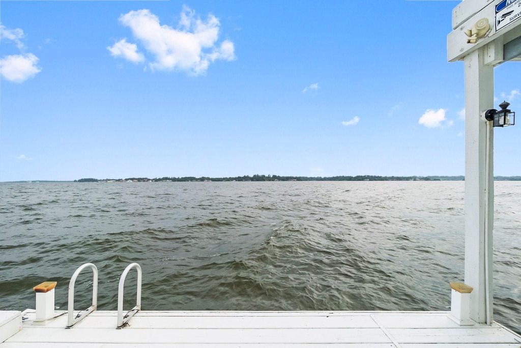 Captivating lake conroe estate one acre property with panoramic views asking 2499000 50