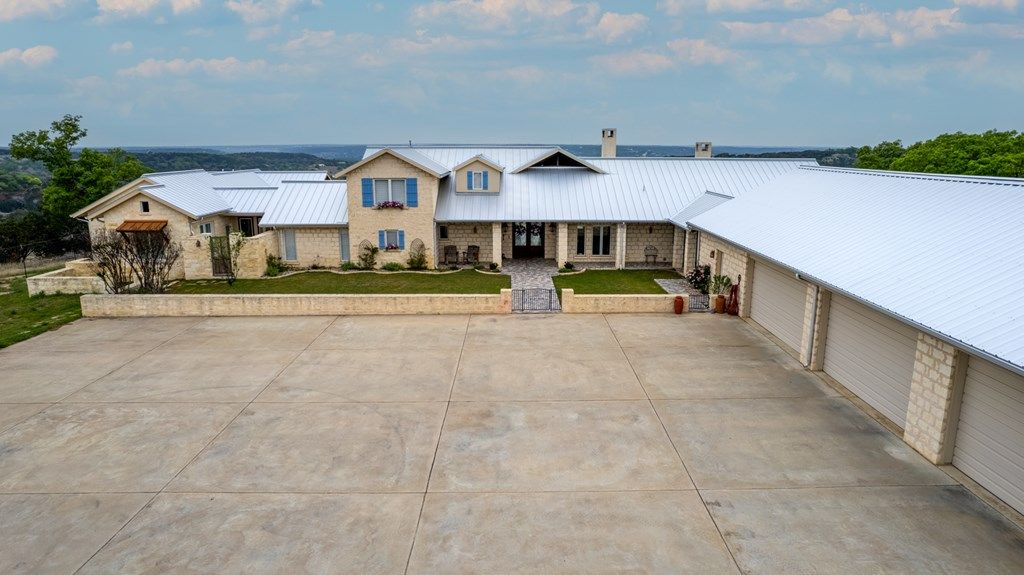 Discover the ultimate texas ranch lifestyle on this impressive 124 acre property priced at 5995000 54