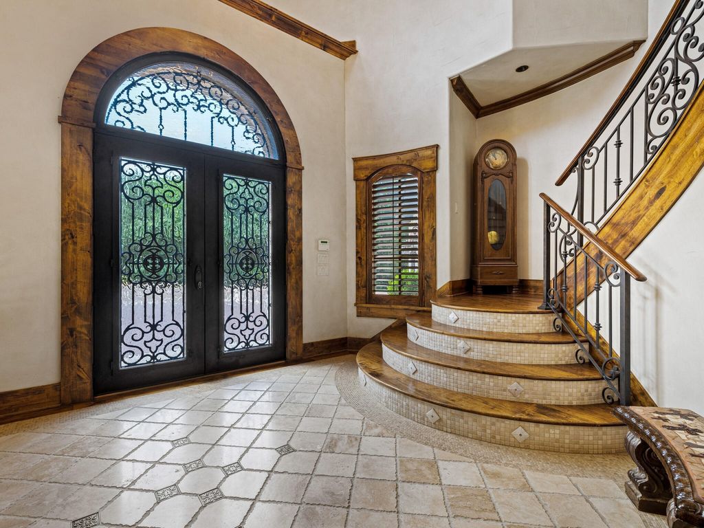 Elegant estate with luxury and tranquility on the market for 5. 9 million 3