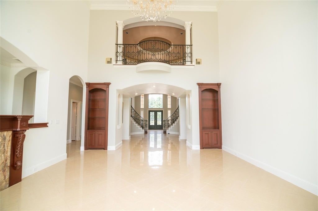 Exceptional 2. 295 million waterfront estate with meticulous maintenance 13