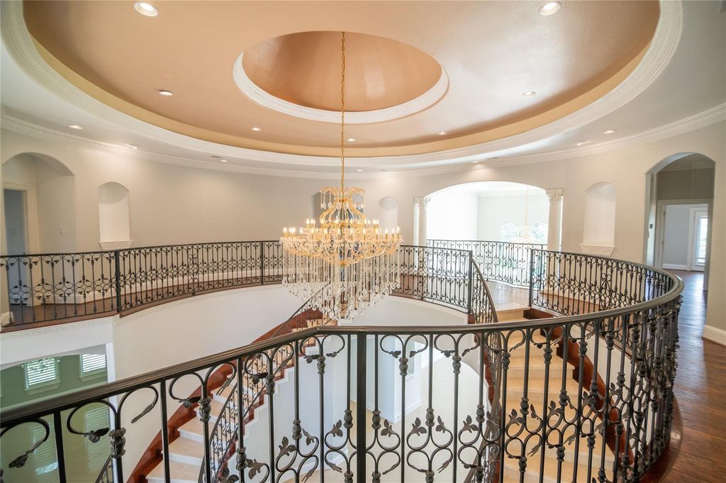 Exceptional 2. 295 million waterfront estate with meticulous maintenance 30