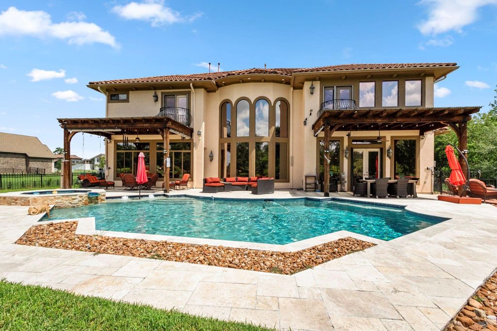 Exceptional 2. 295 million waterfront estate with meticulous maintenance 45