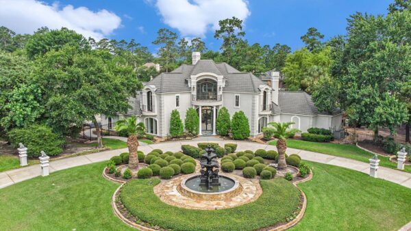 Exceptional Mediterranean Estate with Transitional Flair Asks for $2,399,000