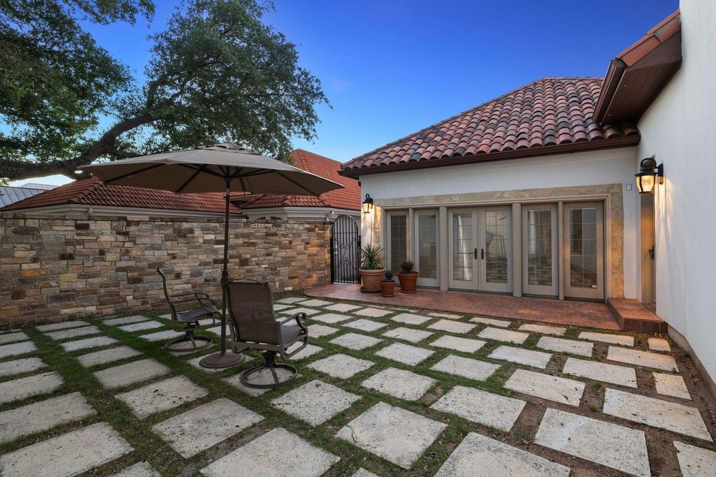 Exquisite lake lbj estate with open water views offered at 6275000 27