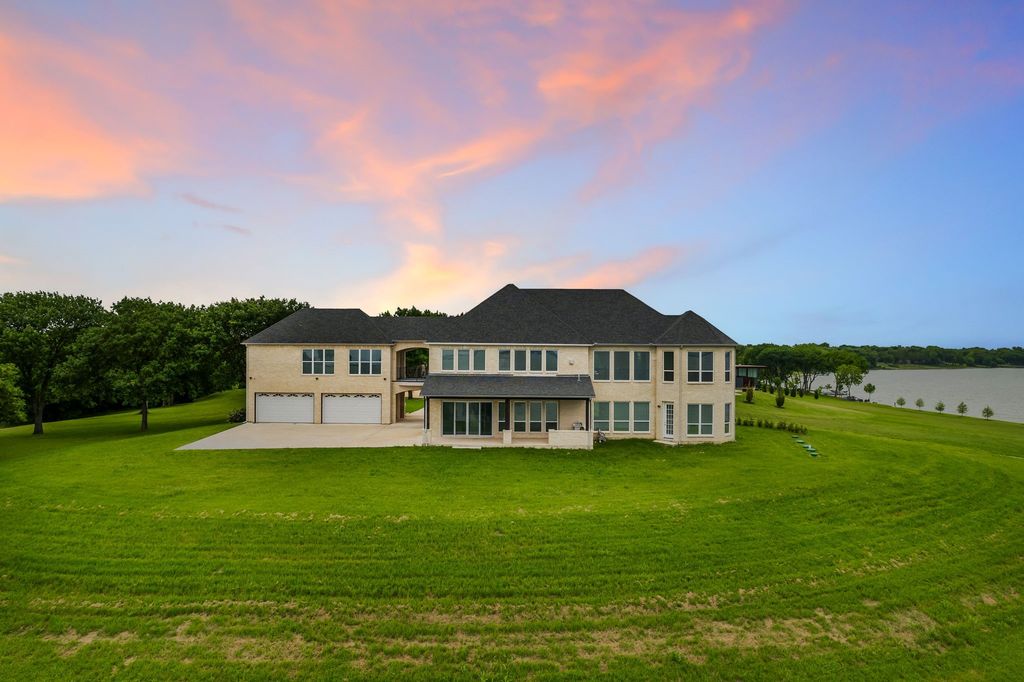 Luxurious lakefront retreat on lake ray hubbards peninsula hits market at 2. 45 million 3