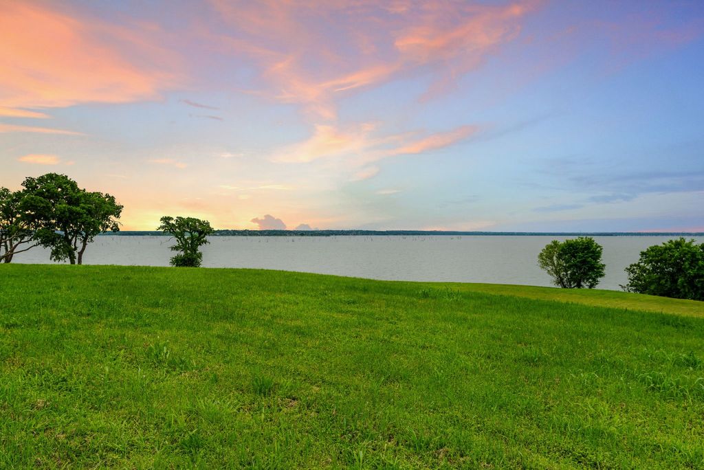 Luxurious lakefront retreat on lake ray hubbards peninsula hits market at 2. 45 million 4