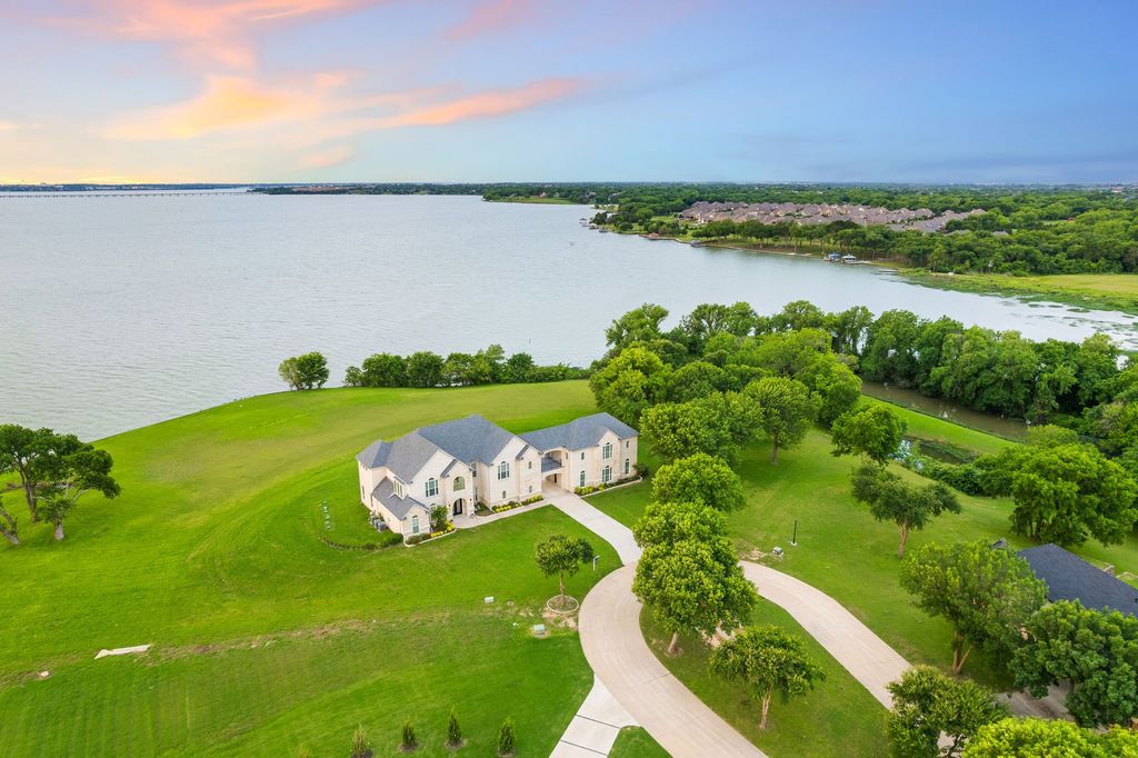 Luxurious lakefront retreat on lake ray hubbards peninsula hits market at 2. 45 million 5