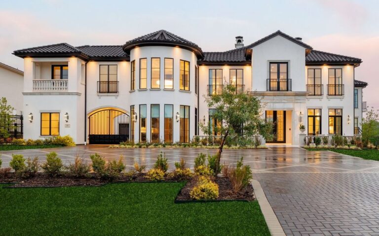 Luxurious Modern Residence with Premium Materials Listed for $7,249,000