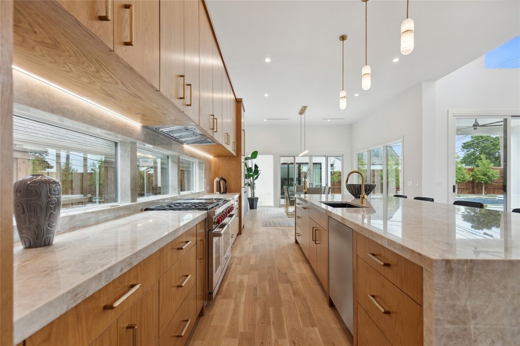 Modern transitional masterpiece in preston hollow perfect for entertaining offered at 3399000 13