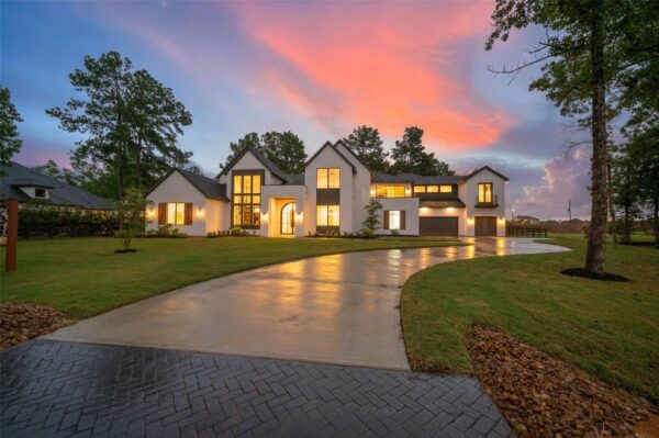 Exquisite Custom Luxury Home on a 1-Acre Corner Lot in Sought-After Willowcreek Ranch, Listed at $2,399,900