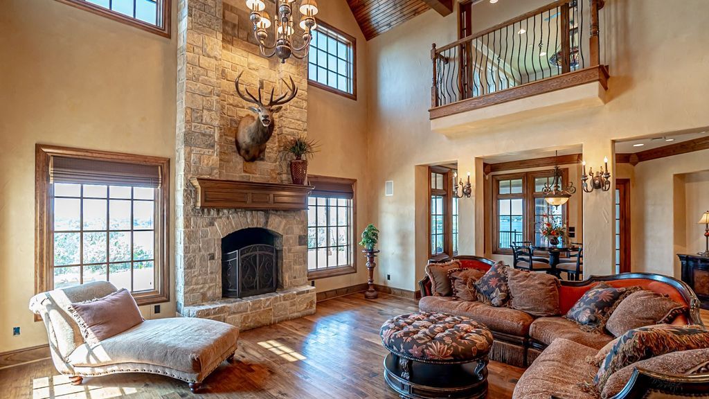 Exquisite mainbody lake granbury residence custom home by chris thomas for sale at 2996000 15