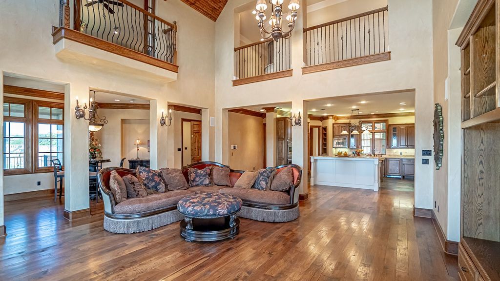 Exquisite mainbody lake granbury residence custom home by chris thomas for sale at 2996000 16