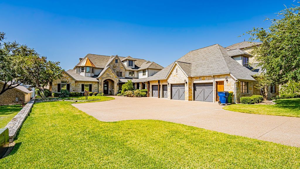 Exquisite mainbody lake granbury residence custom home by chris thomas for sale at 2996000 2