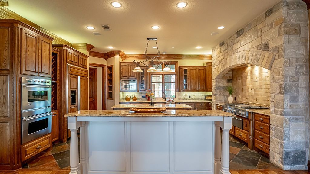 Exquisite mainbody lake granbury residence custom home by chris thomas for sale at 2996000 20