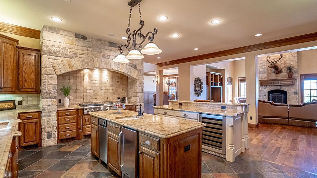 Exquisite mainbody lake granbury residence custom home by chris thomas for sale at 2996000 21