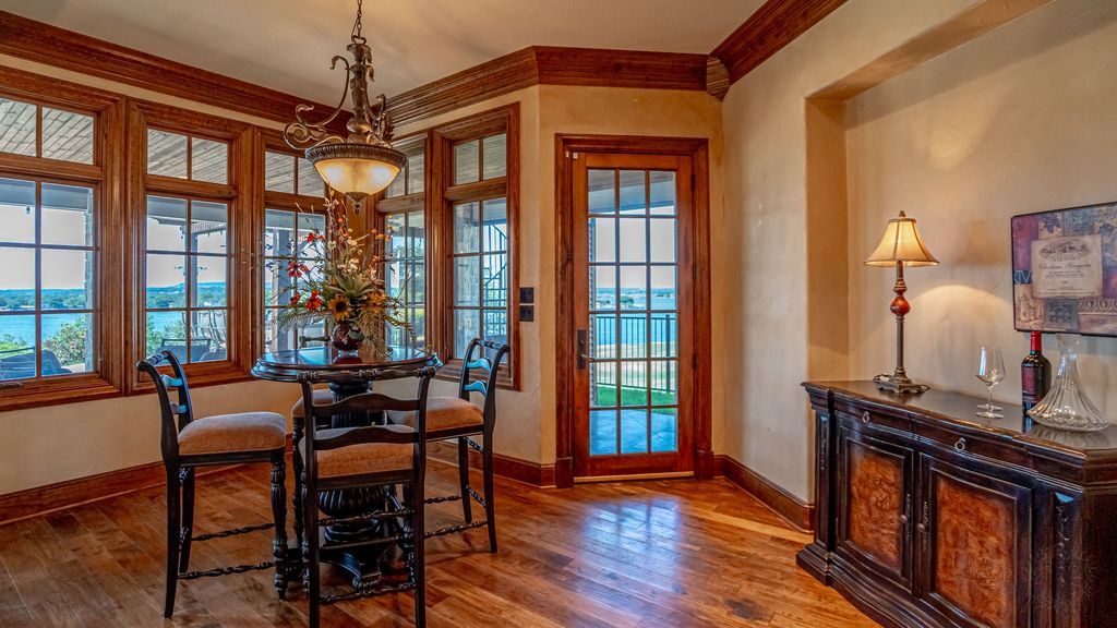 Exquisite mainbody lake granbury residence custom home by chris thomas for sale at 2996000 24