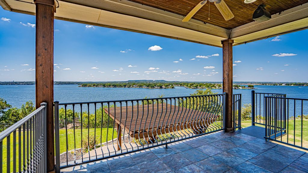 Exquisite mainbody lake granbury residence custom home by chris thomas for sale at 2996000 36