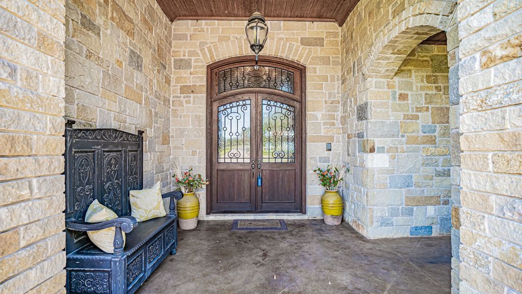 Exquisite mainbody lake granbury residence custom home by chris thomas for sale at 2996000 4