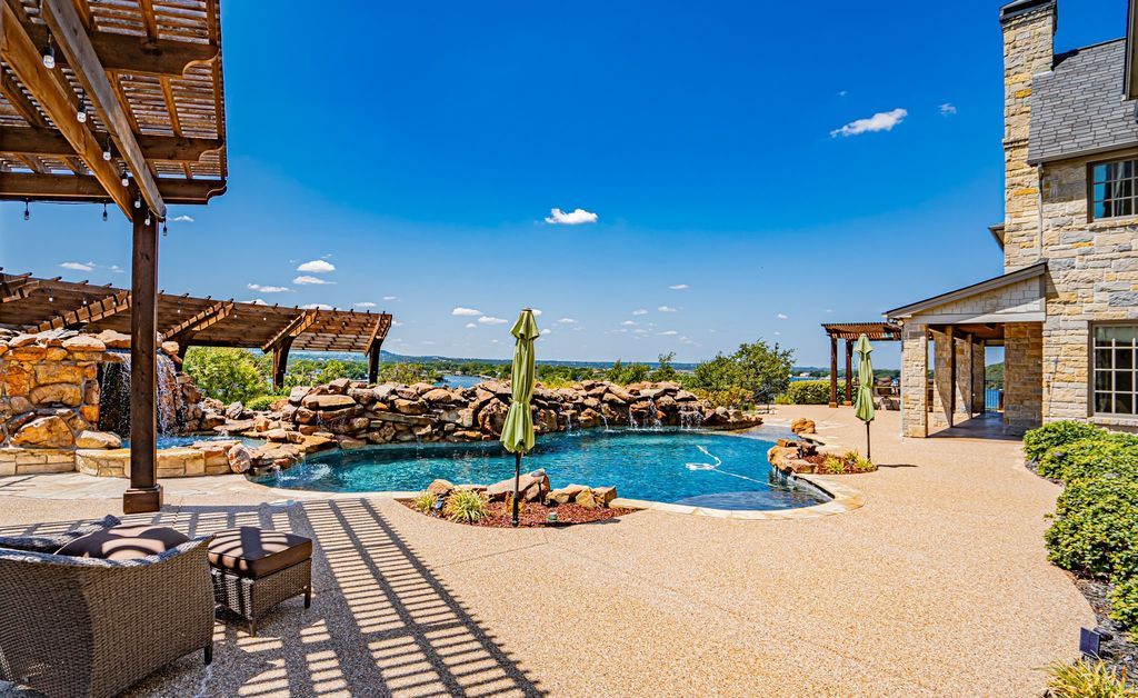 Exquisite mainbody lake granbury residence custom home by chris thomas for sale at 2996000 8