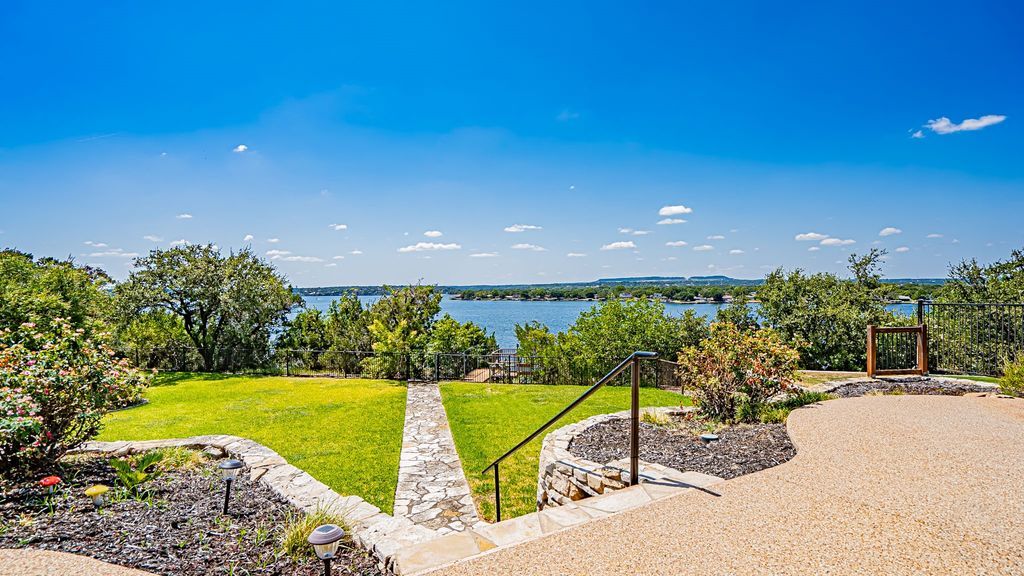 Exquisite mainbody lake granbury residence custom home by chris thomas for sale at 2996000 9