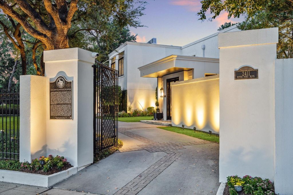 Exquisite river oaks property contemporary design and resort style amenities on gated grounds for 8995000 2 1