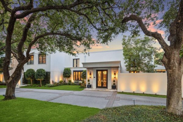 Exquisite River Oaks Property: Contemporary Design and Resort-Style Amenities on Gated Grounds for $8,995,000