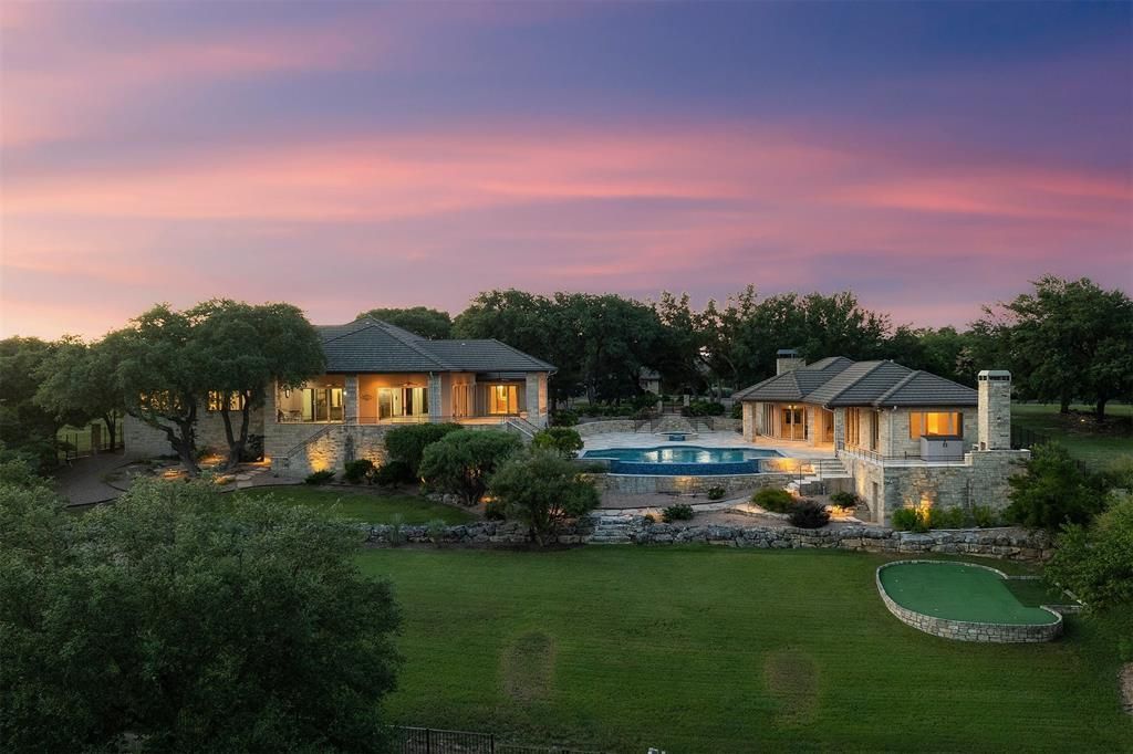 Luxury Living and Convenience Near Barton Creek Country Club: $2.595 Million Home with Easy Access to Lake Travis