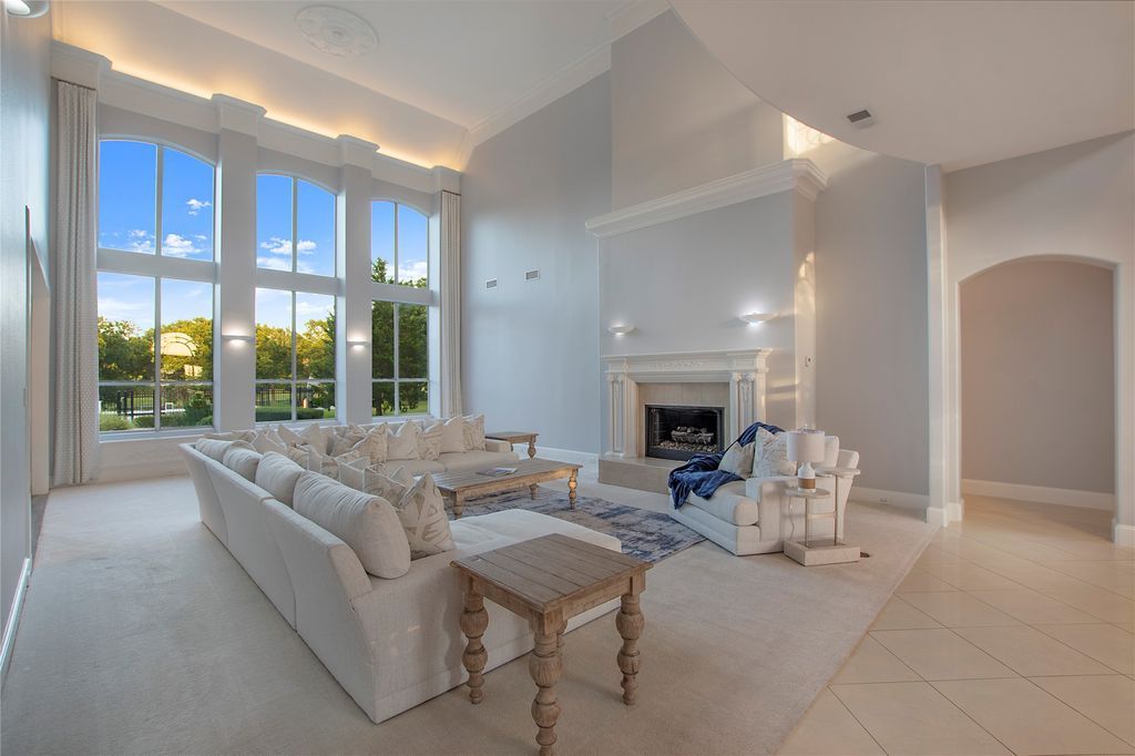 Renovated tour 18 estate luxury living with 2 acres of golf course serenity for 2399000 2